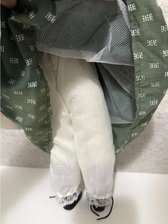 16โ Anne of Green Gables porcelain doll - Picture 7 of 11